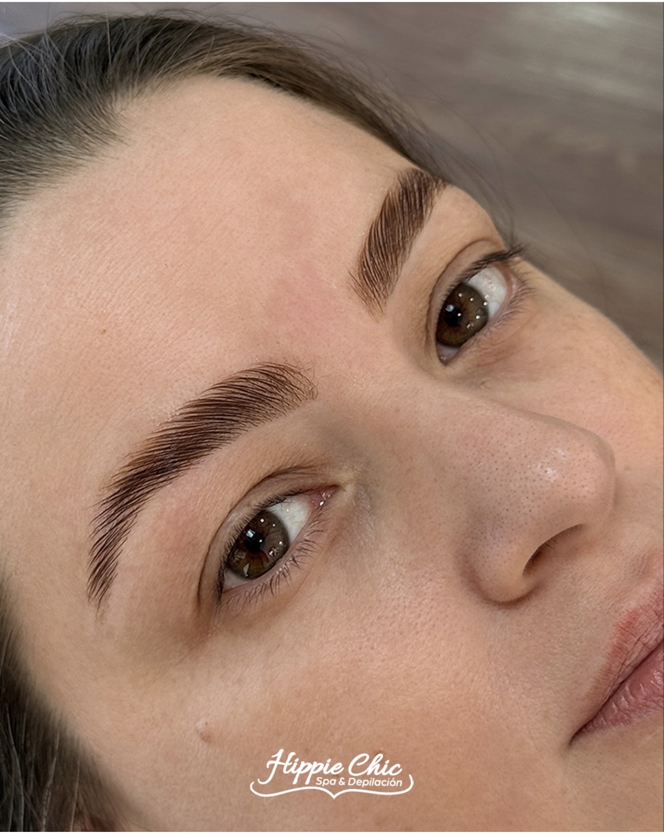 Diseño de cejas en Hippie Chic